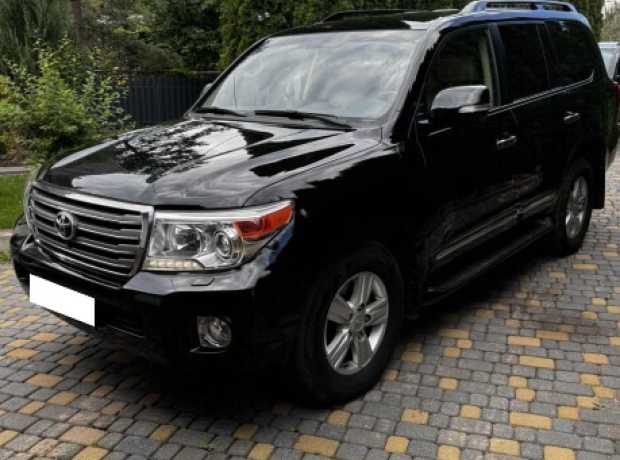 Toyota Land Cruiser J200  Рестайлинг, 2013, пробег 180000 км