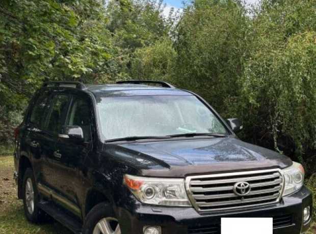 Toyota Land Cruiser J200  Рестайлинг, 2013, пробег 320000 км