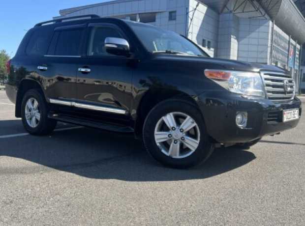 Toyota Land Cruiser J200  Рестайлинг, 2014, пробег 235000 км