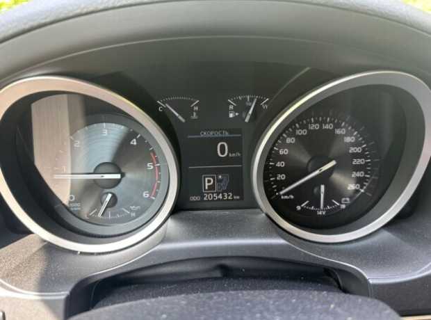 Toyota Land Cruiser J200  Рестайлинг, 2015, пробег 205000 км