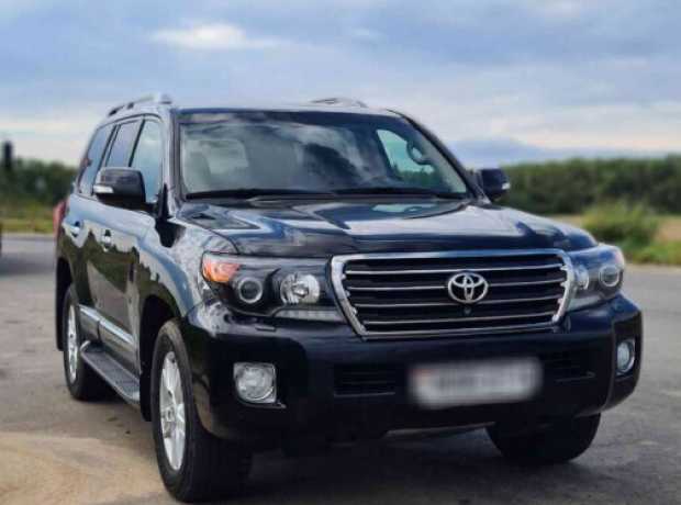 Toyota Land Cruiser J200  Рестайлинг, 2015, пробег 225000 км