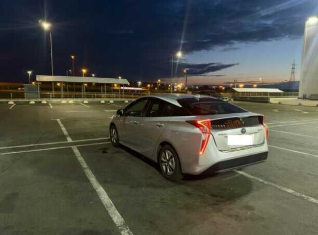 Toyota Prius IV (XW50), 2016, пробег 290000 км