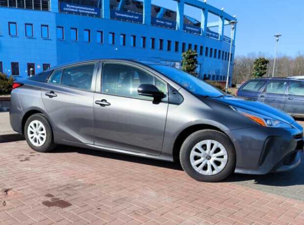 Toyota Prius IV (XW50)  Рестайлинг, 2019, пробег 75000 км