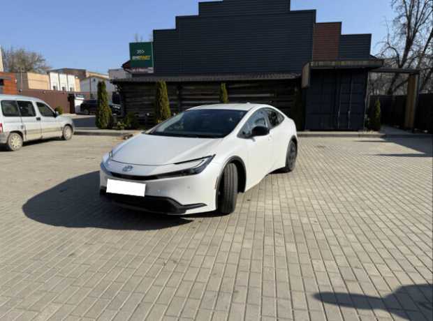 Toyota Prius V (XW60), 2023, пробег 13600 км