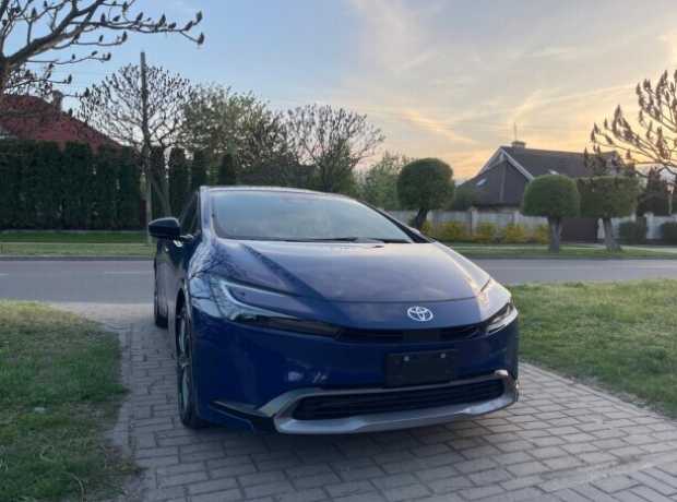 Toyota Prius V (XW60), 2023, пробег 2455 км
