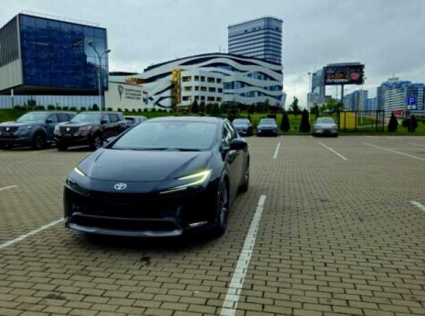 Toyota Prius V (XW60), 2023, пробег 33900 км