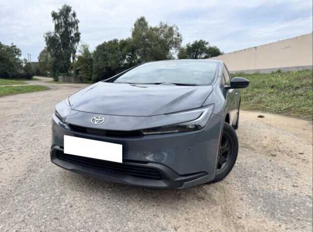 Toyota Prius V (XW60), 2023, пробег 35000 км