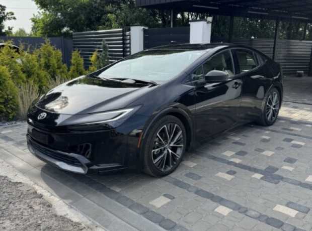 Toyota Prius V (XW60), 2023, пробег 7500 км