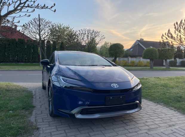 Toyota Prius V (XW60)