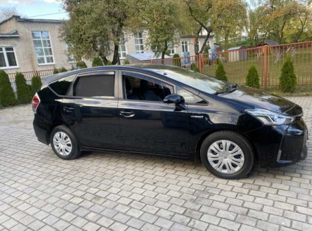 Toyota Prius V(+) ZVW40/41  Рестайлинг, 2017, пробег 176000 км