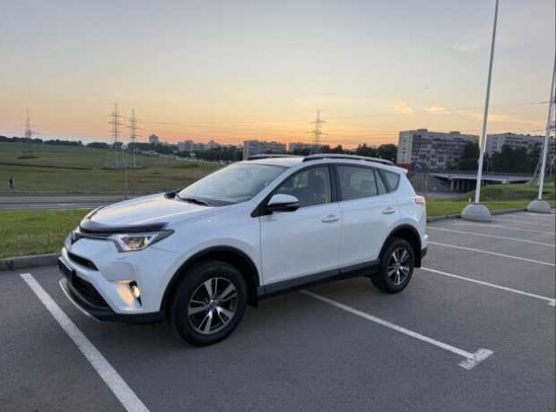 Toyota RAV4 IV (XA40)  Рестайлинг, 2016, пробег 198650 км