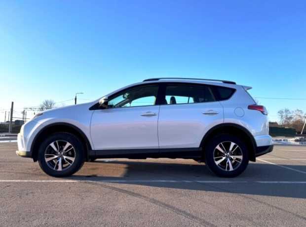 Toyota RAV4 IV (XA40)  Рестайлинг, 2016, пробег 207125 км