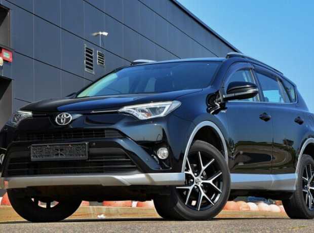 Toyota RAV4 IV (XA40)  Рестайлинг, 2017, пробег 136000 км