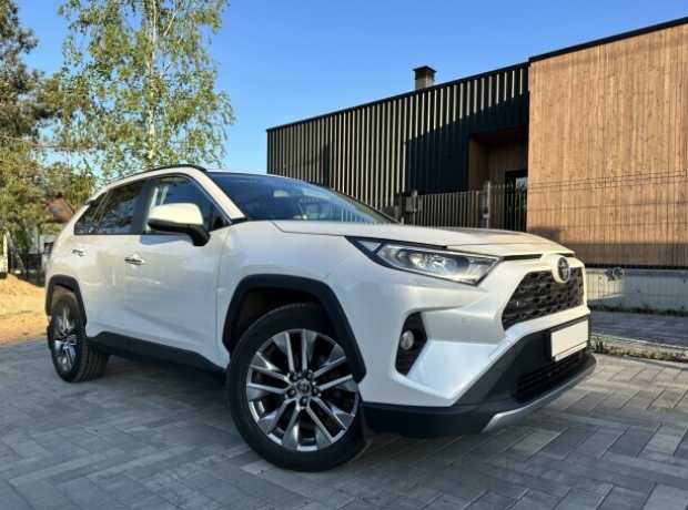 Toyota RAV4 V (XA50), 2020, пробег 130000 км