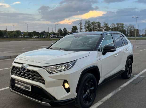 Toyota RAV4 V (XA50), 2020, пробег 130000 км