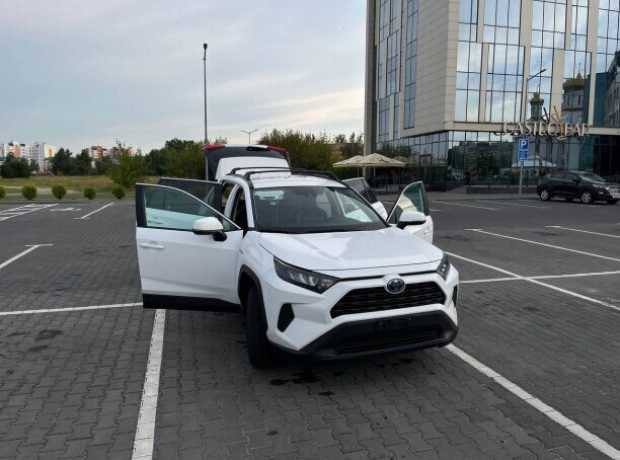Toyota RAV4 V (XA50), 2020, пробег 44000 км