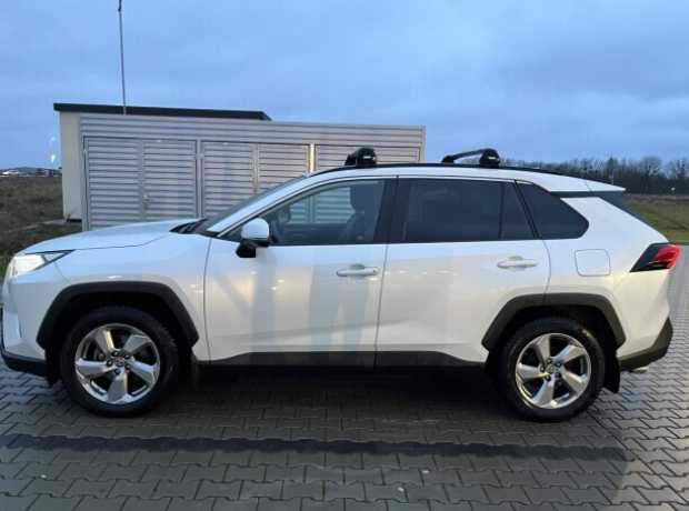 Toyota RAV4 V (XA50), 2020, пробег 63000 км
