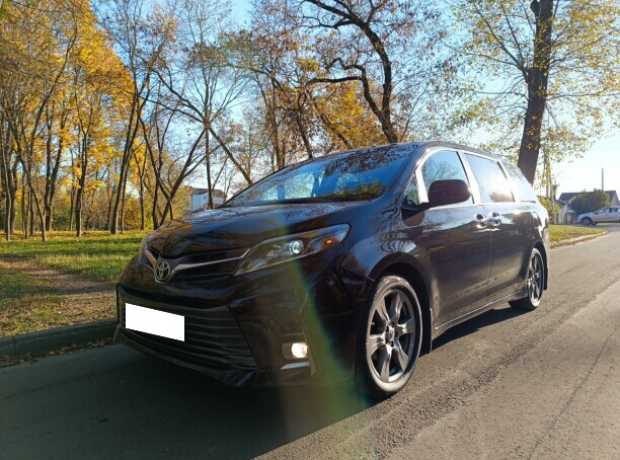 Toyota Sienna III (XL30)  2-й рестайлинг, 2017, пробег 111200 км