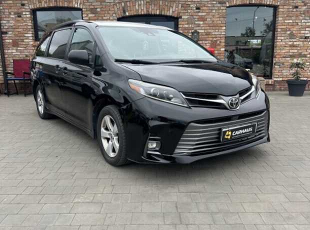 Toyota Sienna III (XL30)  2-й рестайлинг, 2017, пробег 309811 км