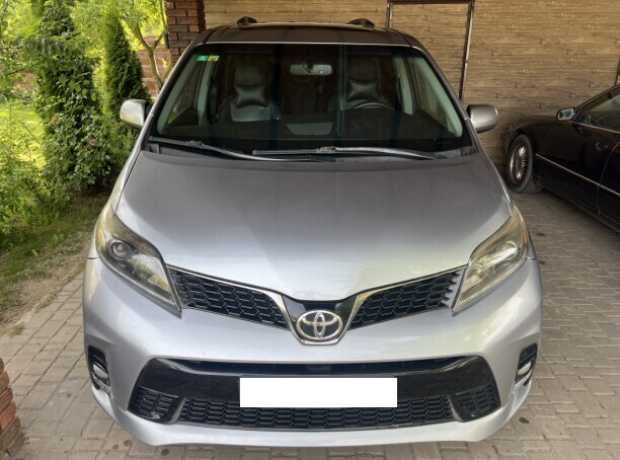 Toyota Sienna III (XL30)  2-й рестайлинг, 2018, пробег 95100 км
