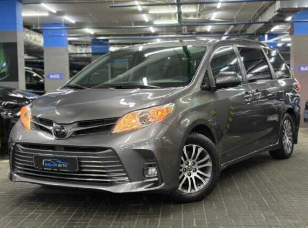 Toyota Sienna III (XL30) 2-й рестайлинг, 2019, пробег 49762 км Toyota Sienna III (XL30) 2-й рестайлинг, 2019, пробег 49762 км