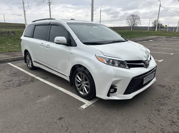 Toyota Sienna III (XL30) 2-й рестайлинг