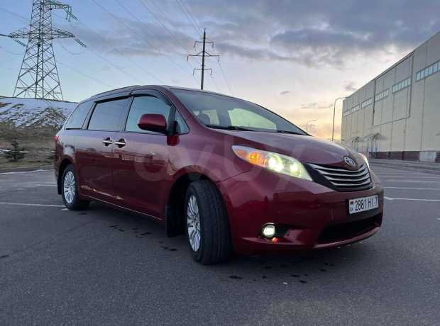 Toyota Sienna III (XL30) Рестайлинг Toyota Sienna III (XL30) Рестайлинг