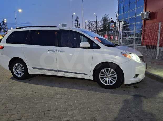 Toyota Sienna III (XL30) Рестайлинг
