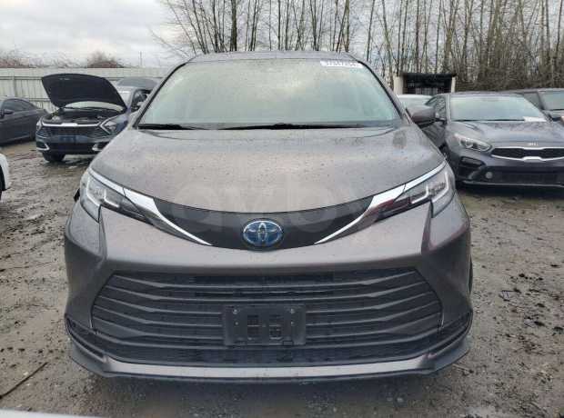 Toyota Sienna IV (XL40)