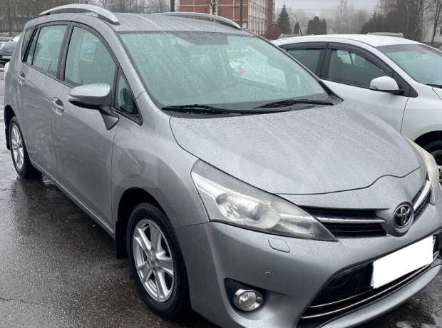 Toyota Verso I Рестайлинг