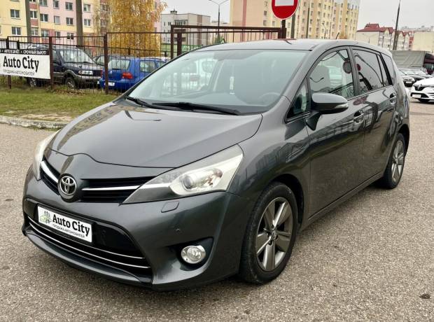 Toyota Verso I Рестайлинг