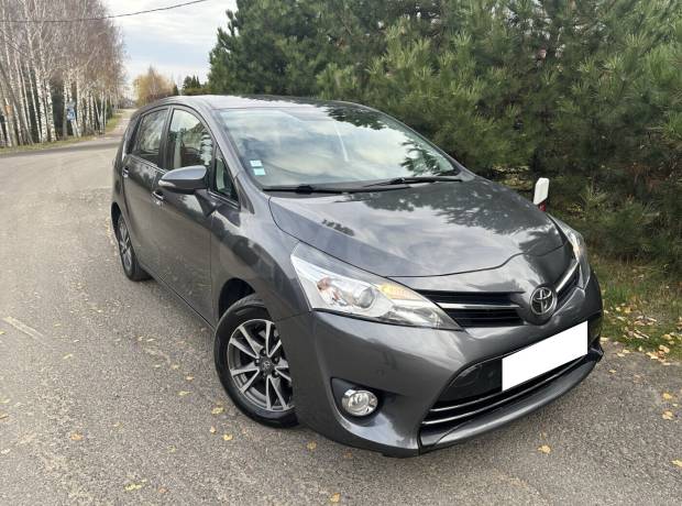 Toyota Verso I Рестайлинг