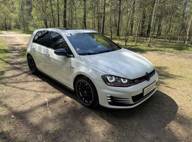 Volkswagen Golf GTI VII