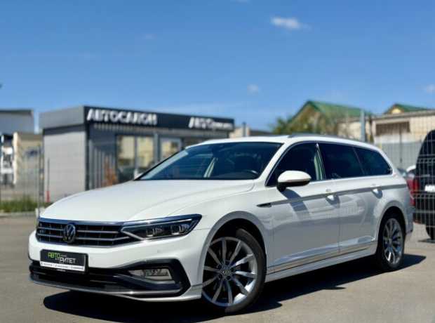 Volkswagen Passat B8 Рестайлинг, 2019, пробег 144000 км Volkswagen Passat B8 Рестайлинг, 2019, пробег 144000 км