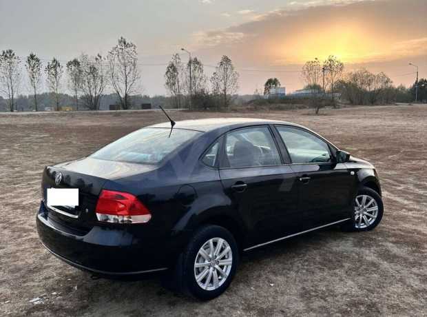 Volkswagen Polo Sedan I