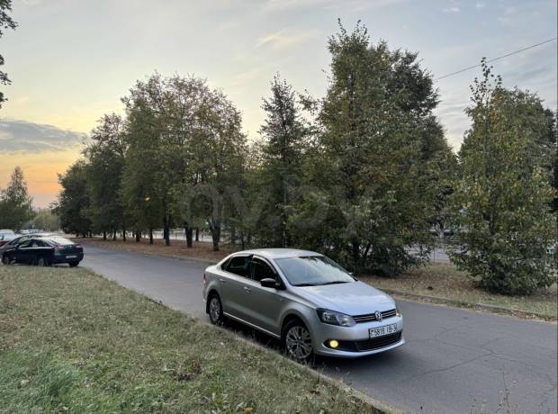 Volkswagen Polo Sedan I