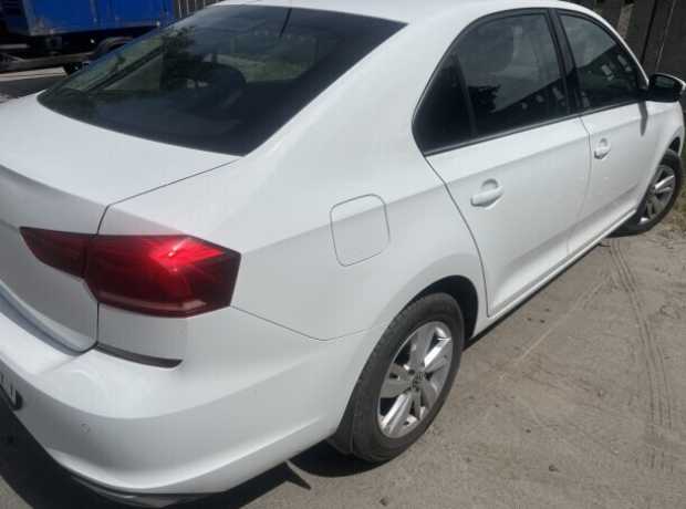 Volkswagen Polo Sedan II, 2021, пробег 130000 км