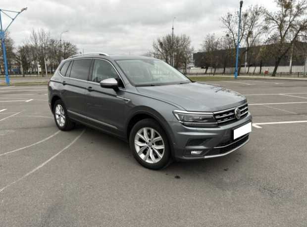 Volkswagen Tiguan Allspace II, 2018, пробег 235000 км Volkswagen Tiguan Allspace II, 2018, пробег 235000 км