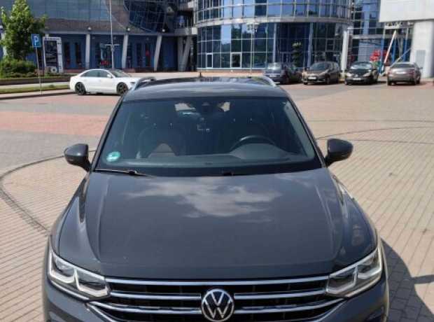 Volkswagen Tiguan II Рестайлинг, 2021, пробег 80400 км