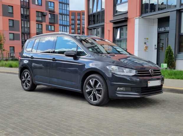 Volkswagen Touran II, 2021, пробег 156810 км Volkswagen Touran II, 2021, пробег 156810 км