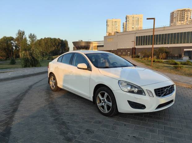 Volvo S60 II