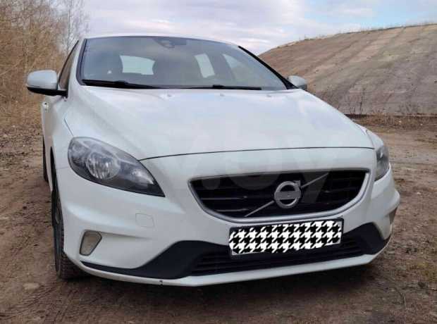 Volvo V40 II