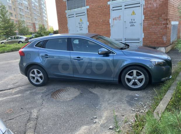 Volvo V40 II