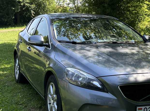 Volvo V40 II