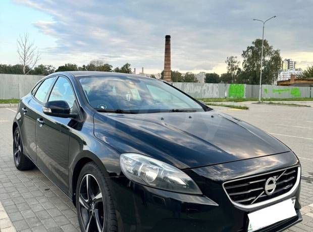 Volvo V40 II