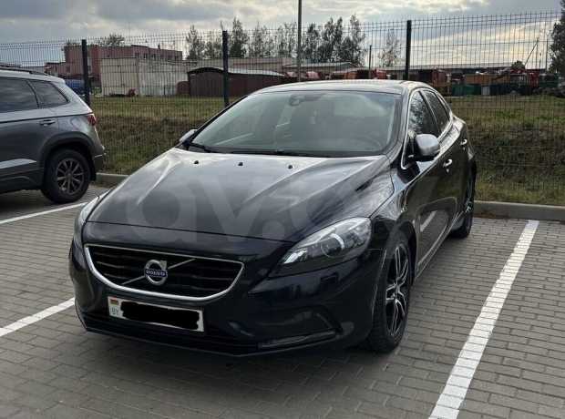 Volvo V40 II