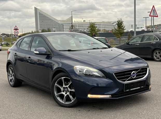 Volvo V40 II