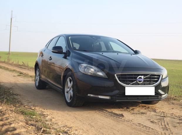 Volvo V40 II