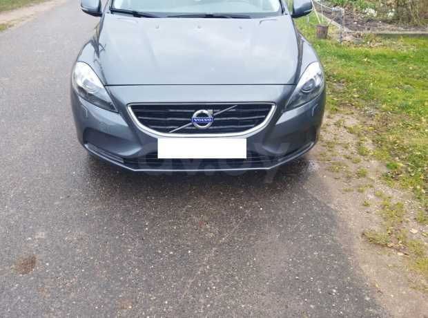 Volvo V40 II