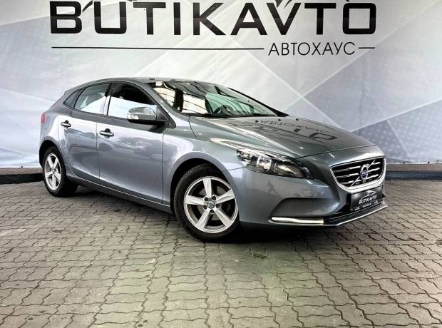 Volvo V40 II